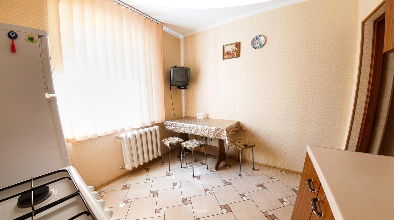 Clean And Comfortable Apartments On Karl Marx Street ティラスポリ エクステリア 写真